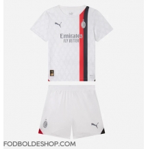 AC Milan Udebanetrøje Børn 2023-24 Kortærmet (+ Korte bukser)