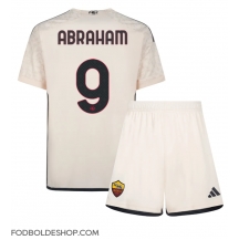 AS Roma Tammy Abraham #9 Udebanetrøje Børn 2023-24 Kortærmet (+ Korte bukser)