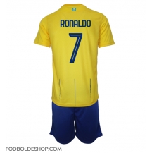 Al-Nassr Cristiano Ronaldo #7 Hjemmebanetrøje Børn 2023-24 Kortærmet (+ Korte bukser)