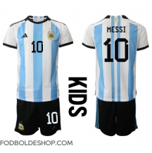 Argentina Lionel Messi #10 Hjemmebanetrøje Børn VM 2022 Kortærmet (+ Korte bukser)