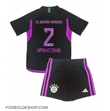 Bayern Munich Dayot Upamecano #2 Udebanetrøje Børn 2023-24 Kortærmet (+ Korte bukser)