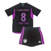 Bayern Munich Leon Goretzka #8 Udebanetrøje Børn 2023-24 Kortærmet (+ Korte bukser)