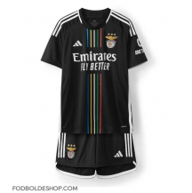 Benfica Udebanetrøje Børn 2023-24 Kortærmet (+ Korte bukser)
