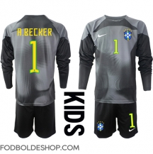 Brasilien Alisson Becker #1 Målmand Hjemmebanetrøje Børn VM 2022 Langærmet (+ Korte bukser)