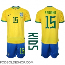 Brasilien Fabinho #15 Hjemmebanetrøje Børn VM 2022 Kortærmet (+ Korte bukser)