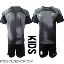 Brasilien Målmand Hjemmebanetrøje Børn VM 2022 Kortærmet (+ Korte bukser)