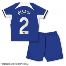 Chelsea Axel Disasi #2 Hjemmebanetrøje Børn 2023-24 Kortærmet (+ Korte bukser)