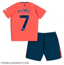 Everton Dwight McNeil #7 Udebanetrøje Børn 2023-24 Kortærmet (+ Korte bukser)