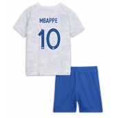 Frankrig Kylian Mbappe #10 Udebanetrøje Børn VM 2022 Kortærmet (+ Korte bukser)