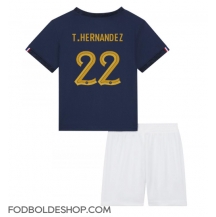 Frankrig Theo Hernandez #22 Hjemmebanetrøje Børn VM 2022 Kortærmet (+ Korte bukser)