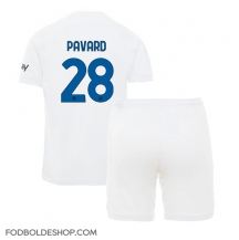 Inter Milan Benjamin Pavard #28 Udebanetrøje Børn 2023-24 Kortærmet (+ Korte bukser)