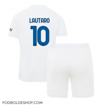 Inter Milan Lautaro Martinez #10 Udebanetrøje Børn 2023-24 Kortærmet (+ Korte bukser)