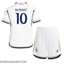 Real Madrid Luka Modric #10 Hjemmebanetrøje Børn 2023-24 Kortærmet (+ Korte bukser)