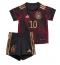 Tyskland Serge Gnabry #10 Udebanetrøje Børn VM 2022 Kortærmet (+ Korte bukser)